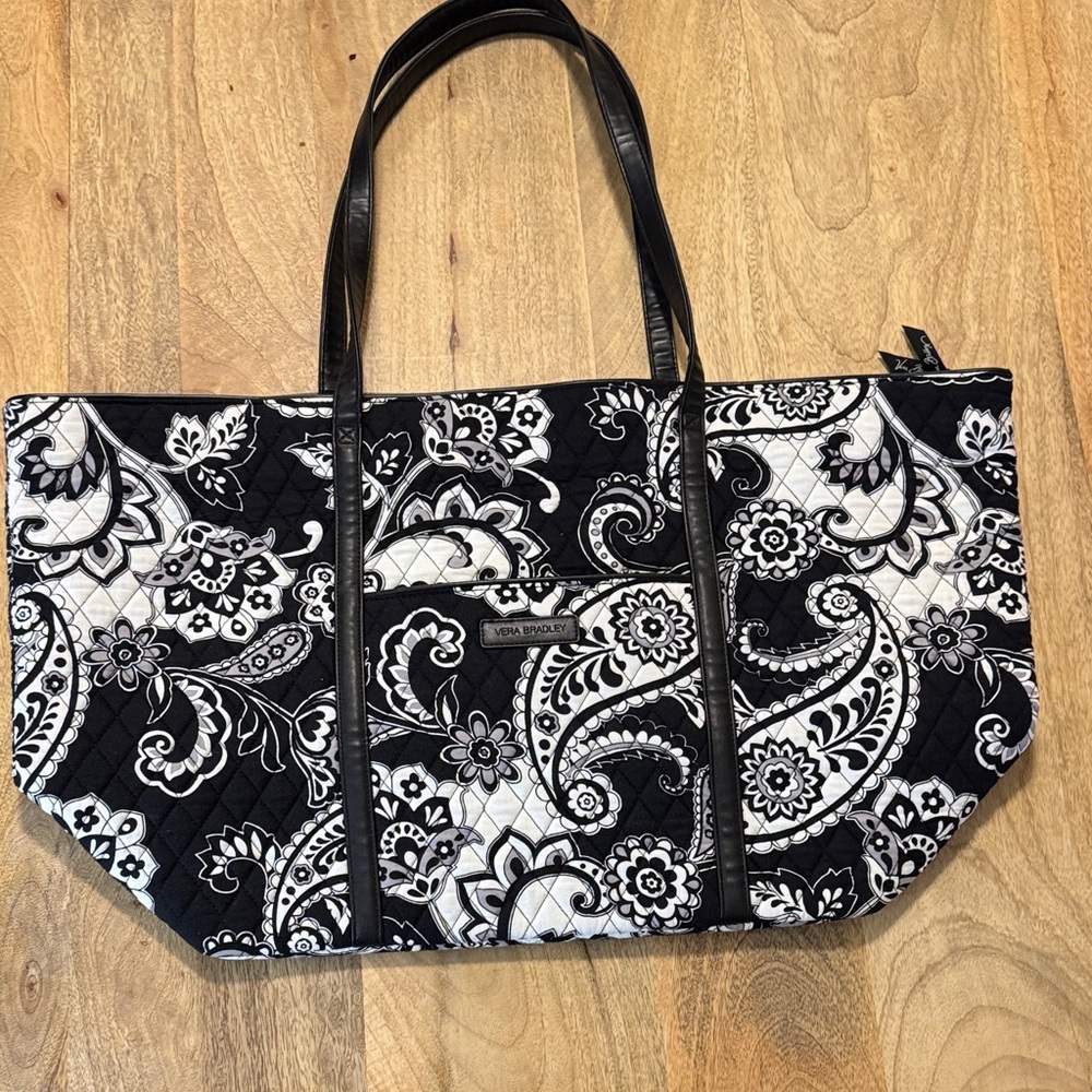 XL Vera Bradley Black & White Quilted Paisley Shoulder Tote